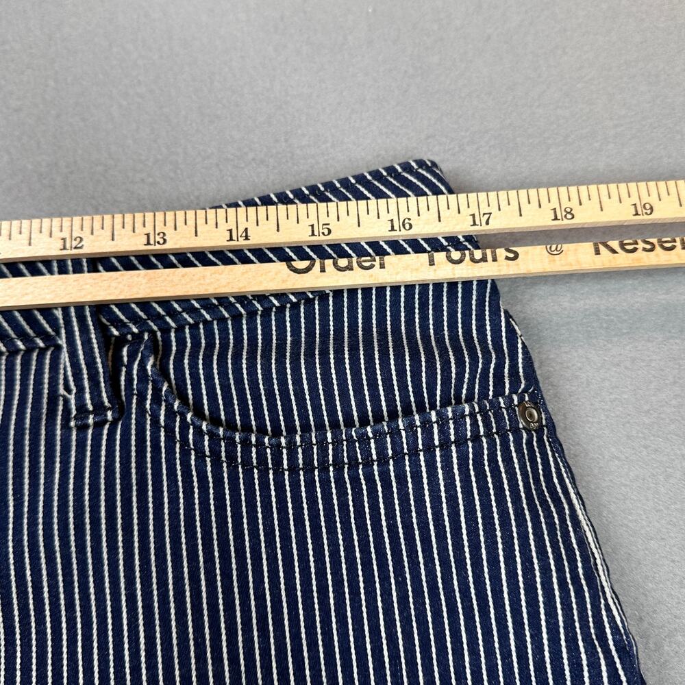 Lee Shorts Womens 14 Blue White Striped Regular Fit Mid Rise Summer Casual - Picture 6 of 16